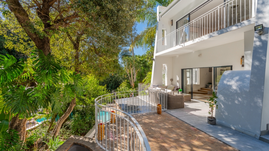 5 Bedroom Property for Sale in Lemoenkloof Western Cape